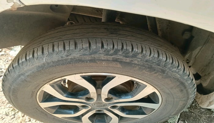 2014 Nissan Terrano XV D THP 110 PS, Diesel, Manual, 86,329 km, tyre