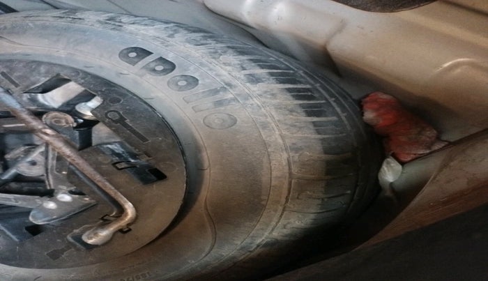 2017 Mahindra KUV 100 NXT K2 D 6S, Diesel, Manual, 1,32,577 km, tyre