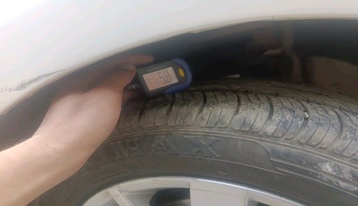 2015 Volkswagen Polo COMFORTLINE 1.2L, Petrol, Manual, 71,960 km, tyre