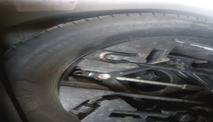 2015 Volkswagen Polo COMFORTLINE 1.2L, Petrol, Manual, 71,960 km, tyre