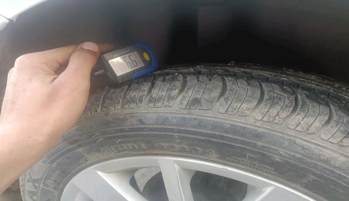 2015 Volkswagen Polo COMFORTLINE 1.2L, Petrol, Manual, 71,960 km, tyre