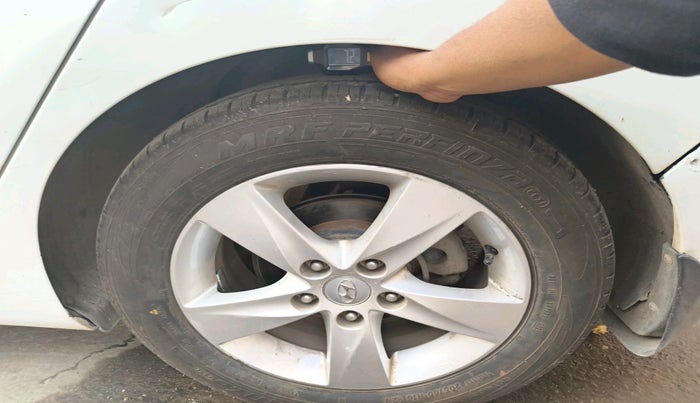 2014 Hyundai New Elantra 1.8 SX AT VTVT, Petrol, Automatic, 1,03,549 km, tyre