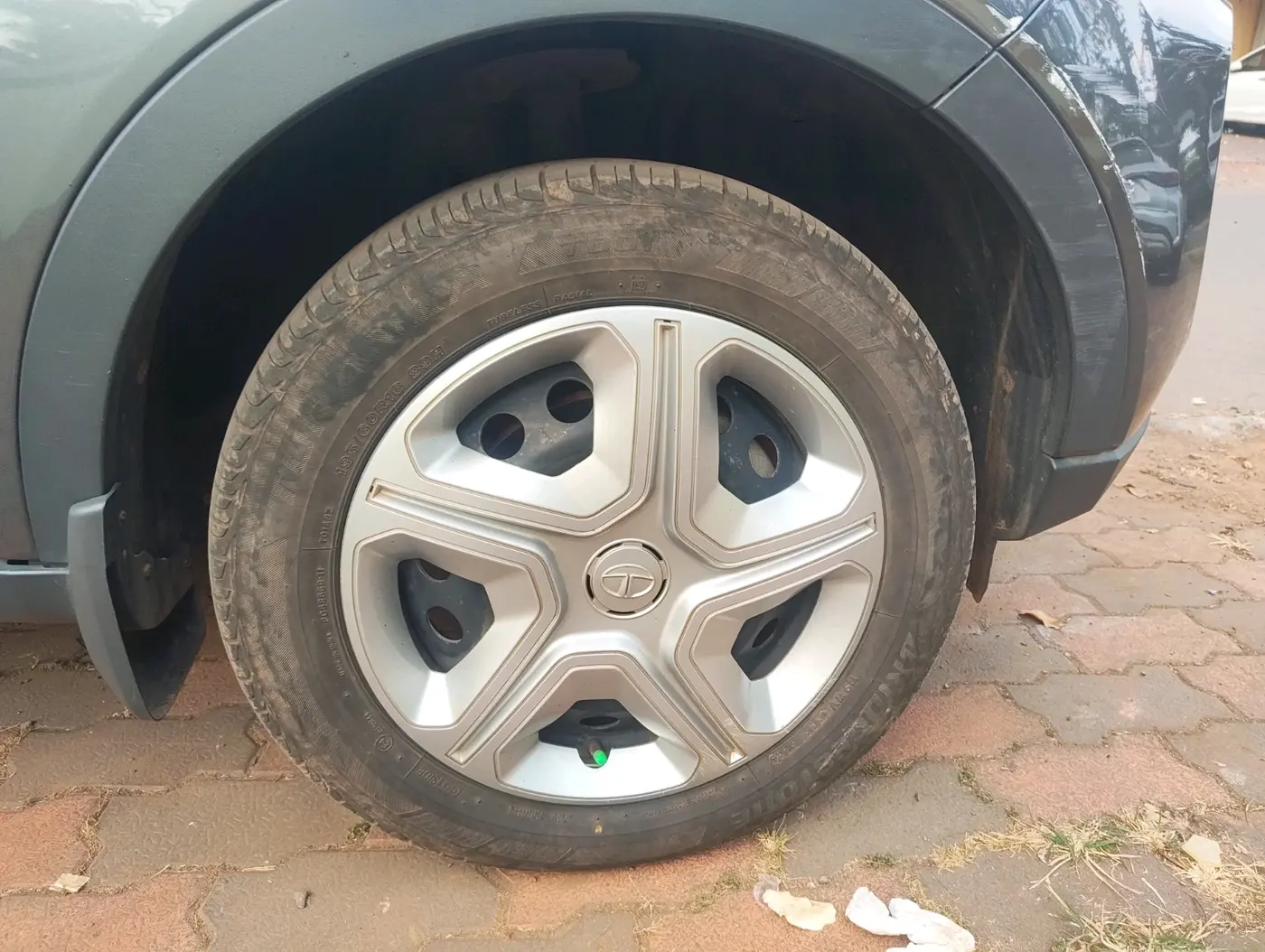 2022 Tata NEXON XM SUNROOF PETROL, Petrol, Manual, 84,153 km, tyre