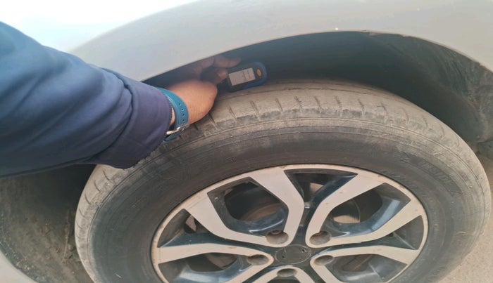 2014 Nissan Terrano XL (D), Diesel, Manual, 1,05,928 km, tyre