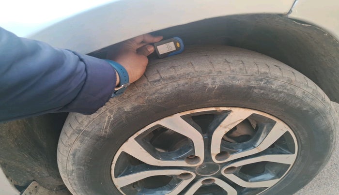 2014 Nissan Terrano XL (D), Diesel, Manual, 1,05,928 km, tyre