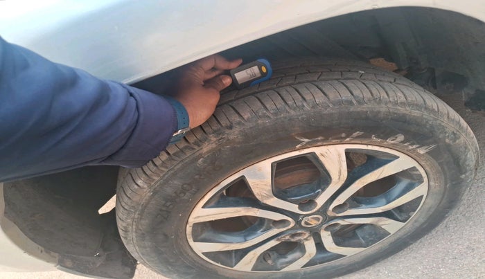 2014 Nissan Terrano XL (D), Diesel, Manual, 1,05,928 km, tyre