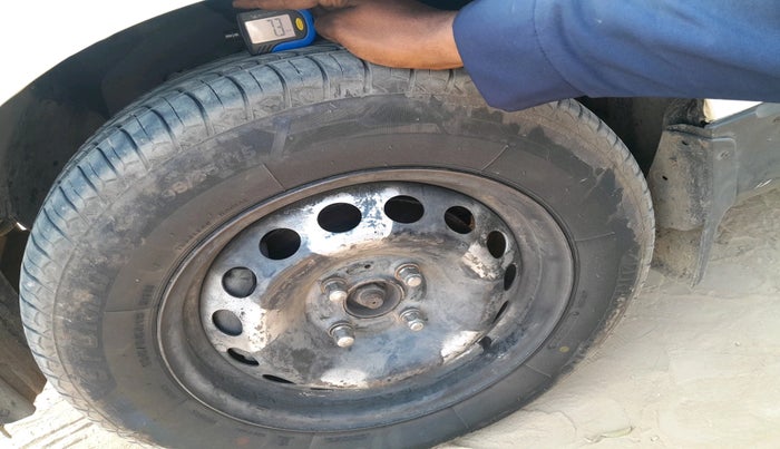 2014 Ford Ecosport TREND 1.5L DIESEL, Diesel, Manual, 1,80,117 km, tyre