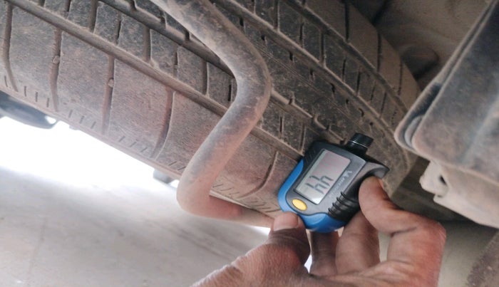 2015 Maruti Ertiga VXI CNG, Petrol, Manual, 1,10,293 km, tyre