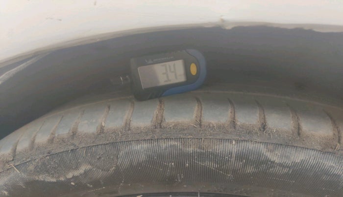 2012 Hyundai Verna FLUIDIC 1.6 CRDI SX, Diesel, Manual, 82,528 km, tyre