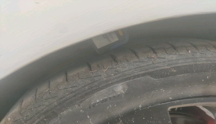 2012 Hyundai Verna FLUIDIC 1.6 CRDI SX, Diesel, Manual, 82,528 km, tyre