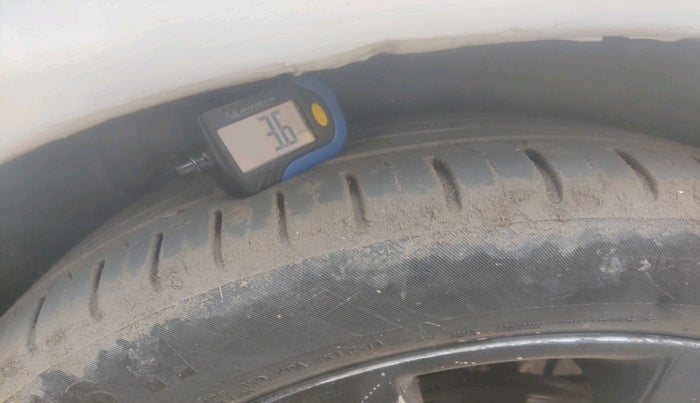 2012 Hyundai Verna FLUIDIC 1.6 CRDI SX, Diesel, Manual, 82,528 km, tyre