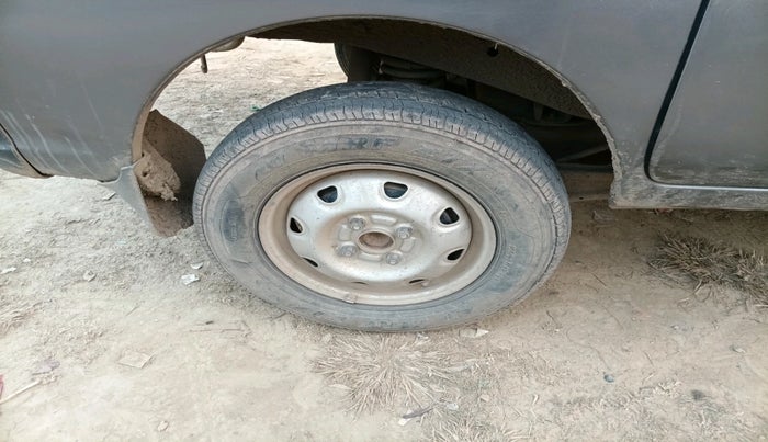 2015 Maruti Eeco 5 STR WITH A/C+HTR, Petrol, Manual, 64,977 km, tyre