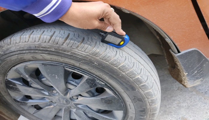 2016 Maruti Baleno DELTA PETROL 1.2, Petrol, Manual, 1,06,697 km, tyre