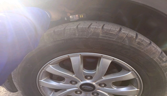 2018 Mahindra XUV500 W10, Diesel, Manual, 1,21,348 km, tyre