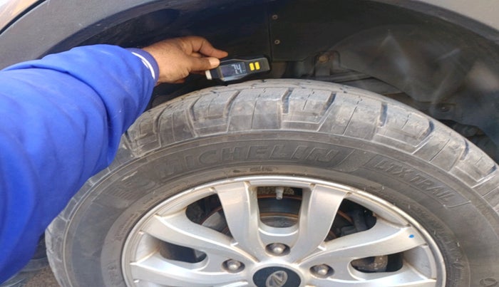 2018 Mahindra XUV500 W10, Diesel, Manual, 1,21,348 km, tyre