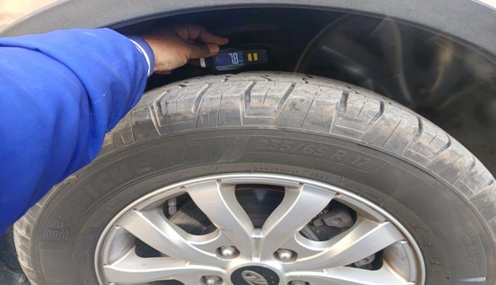 2018 Mahindra XUV500 W10, Diesel, Manual, 1,21,348 km, tyre