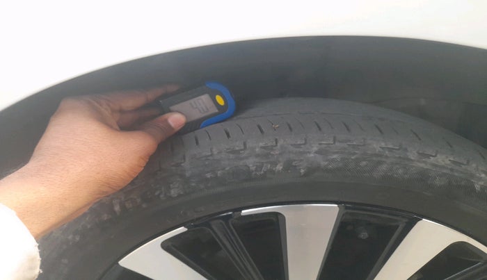 2024 Honda City EHEV ZX, Hybrid, Automatic, 15,941 km, tyre