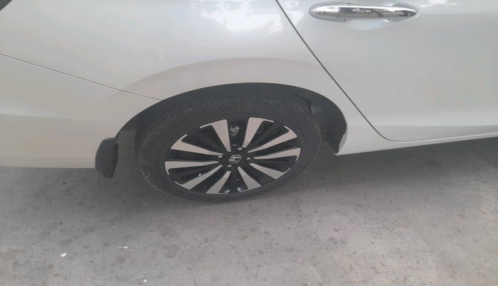 2024 Honda City EHEV ZX, Hybrid, Automatic, 15,941 km, tyre