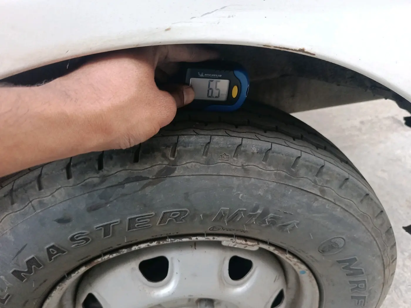 2017 Maruti Eeco 5 STR WITH A/C+HTR, CNG, Manual, 3,11,773 km, tyre