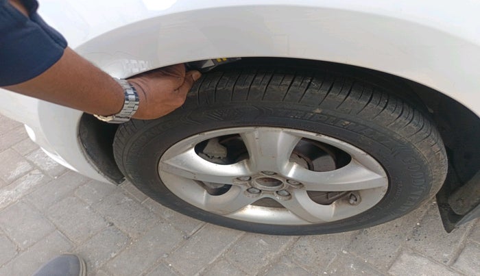 2012 Skoda Rapid ELEGANCE 1.6 MPI MT, Petrol, Manual, 53,343 km, tyre