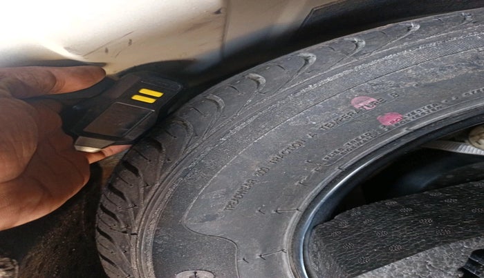 2012 Skoda Rapid ELEGANCE 1.6 MPI MT, Petrol, Manual, 53,343 km, tyre