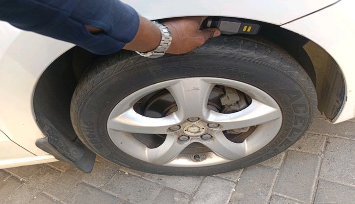 2012 Skoda Rapid ELEGANCE 1.6 MPI MT, Petrol, Manual, 53,343 km, tyre