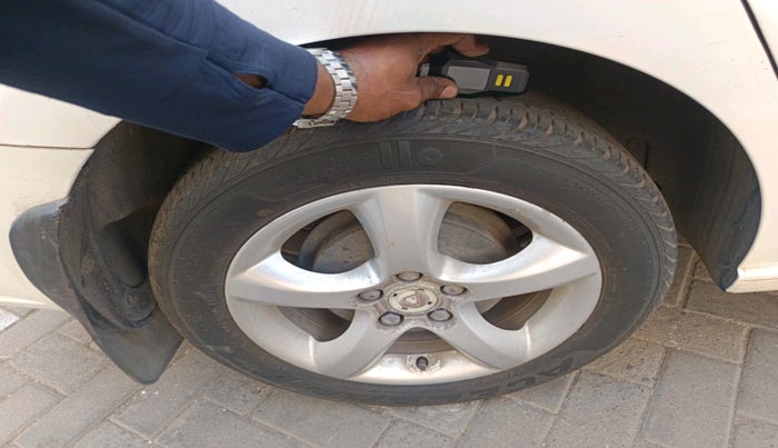 2012 Skoda Rapid ELEGANCE 1.6 MPI MT, Petrol, Manual, 53,343 km, tyre