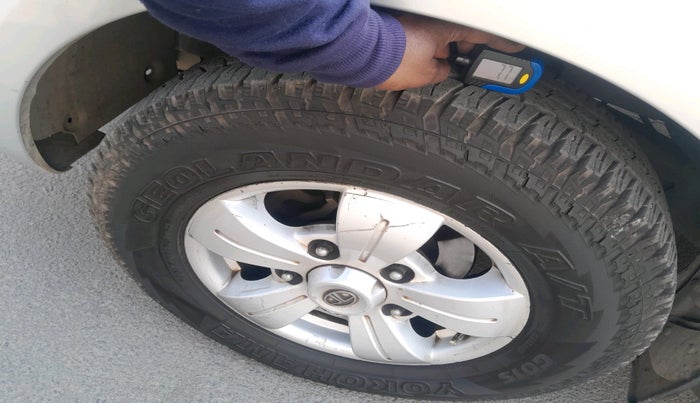 2017 Tata Safari Storme 2.2 VX 4X2, Diesel, Manual, 1,16,144 km, tyre