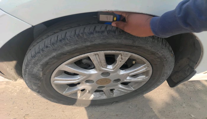 2017 Tata Tiago XZA PETROL, Petrol, Automatic, 41,166 km, tyre