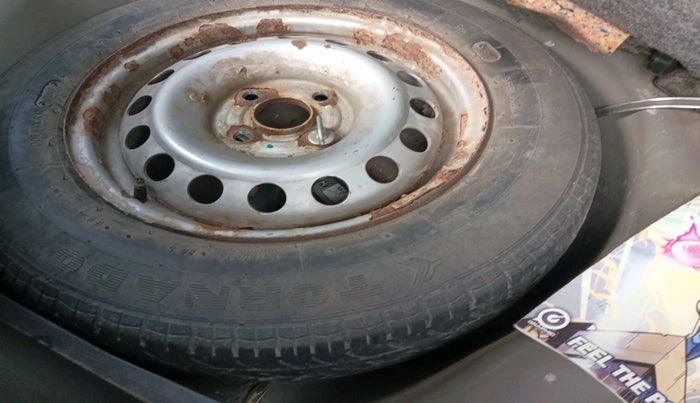 2017 Maruti Swift LXI (O), Petrol, Manual, 32,841 km, tyre