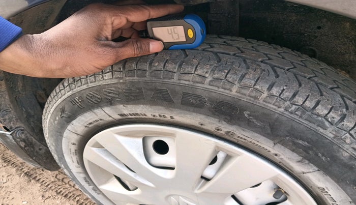 2017 Maruti Swift LXI (O), Petrol, Manual, 32,841 km, tyre