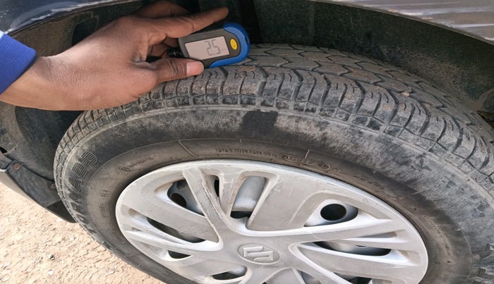 2017 Maruti Swift LXI (O), Petrol, Manual, 32,841 km, tyre