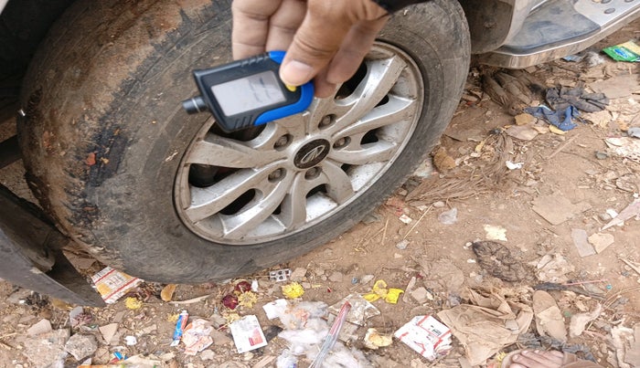 2016 Mahindra XUV500 W4, Diesel, Manual, 1,11,089 km, tyre