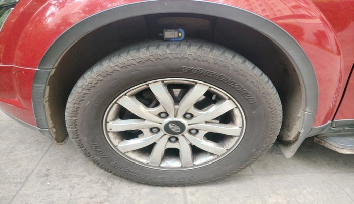 2016 Mahindra XUV500 W10 AT, Diesel, Automatic, 1,15,199 km, tyre