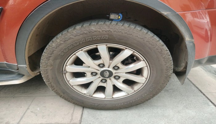 2016 Mahindra XUV500 W10 AT, Diesel, Automatic, 1,15,199 km, tyre