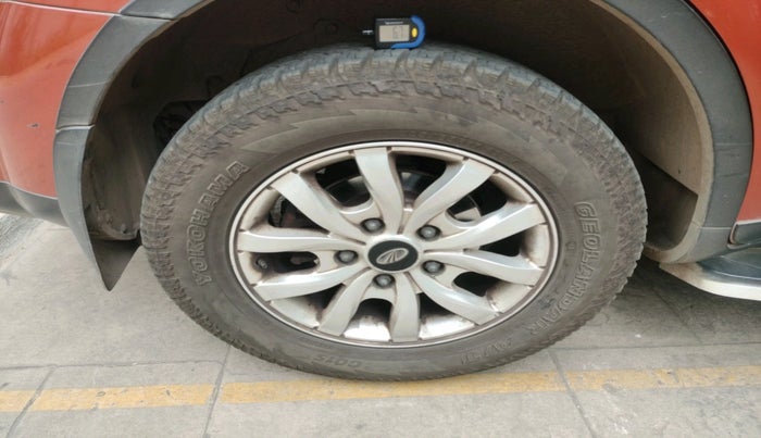 2016 Mahindra XUV500 W10 AT, Diesel, Automatic, 1,15,199 km, tyre