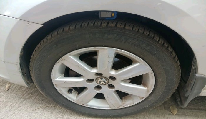 2011 Volkswagen Vento HIGHLINE 1.6 MPI, Petrol, Manual, 64,630 km, tyre