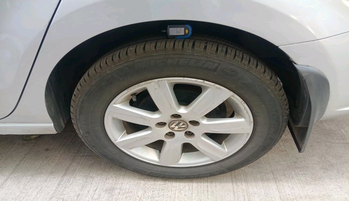 2011 Volkswagen Vento HIGHLINE 1.6 MPI, Petrol, Manual, 64,630 km, tyre