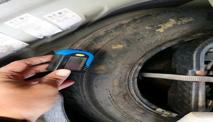 2011 Volkswagen Vento HIGHLINE 1.6 MPI, Petrol, Manual, 64,630 km, tyre