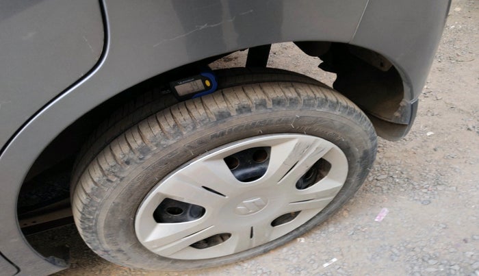 2013 Maruti Wagon R 1.0 VXI, Petrol, Manual, 42,125 km, tyre