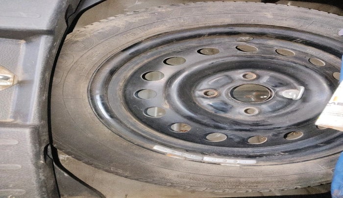 2013 Maruti Wagon R 1.0 VXI, Petrol, Manual, 42,125 km, tyre