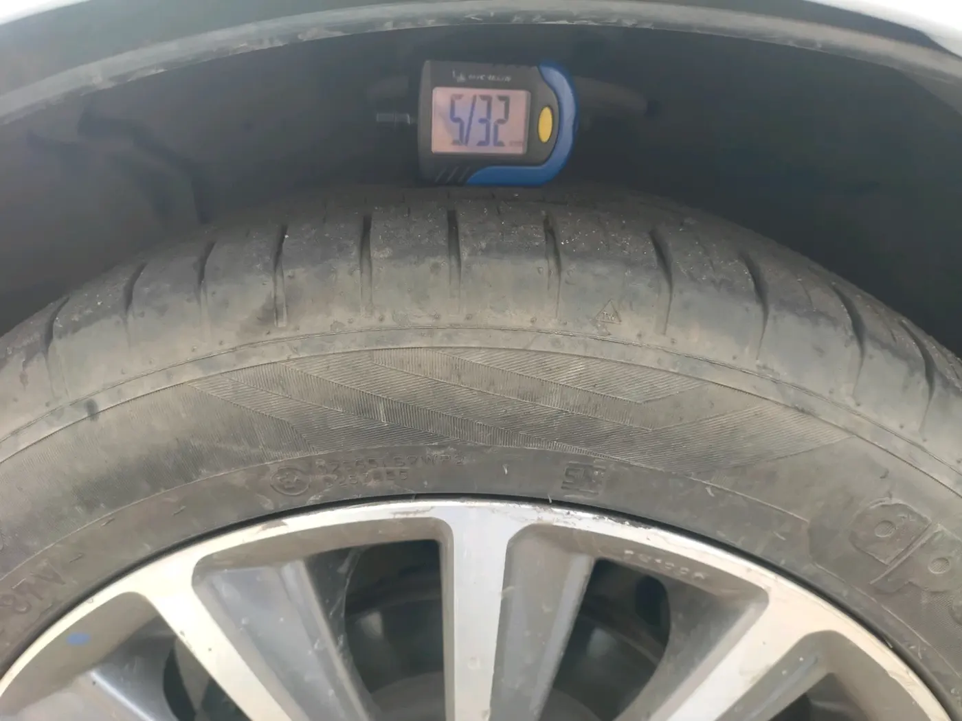 2019 Maruti Ciaz ALPHA  AT 1.5 SHVS PETROL, Petrol, Automatic, 1,34,882 km, tyre