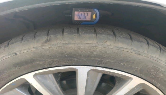 2019 Maruti Ciaz ALPHA  AT 1.5 SHVS PETROL, Petrol, Automatic, 1,34,882 km, tyre