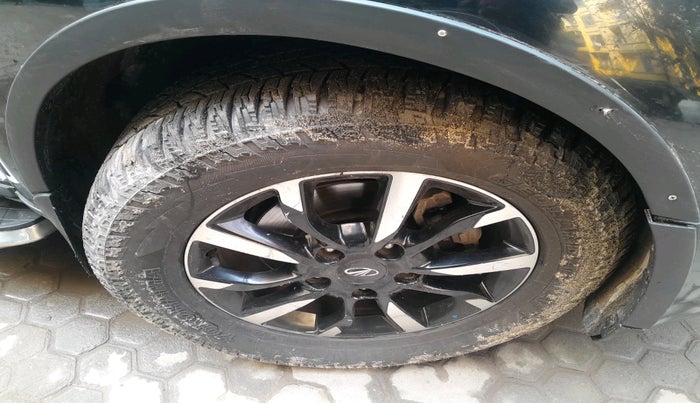 2018 Mahindra XUV500 W11, Diesel, Manual, 82,651 km, tyre