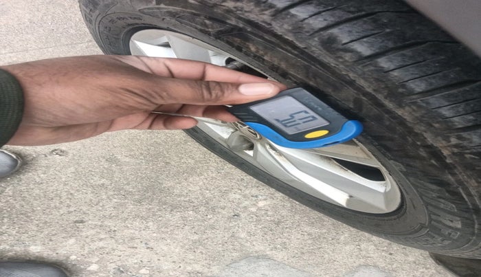 2016 Skoda Octavia STYLE PLUS AT 1.8 TSI, Petrol, Automatic, 50,433 km, tyre