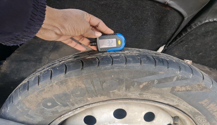 2011 Maruti Ritz LXI, Petrol, Manual, 1,10,000 km, tyre