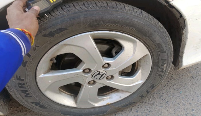 2015 Honda City 1.5L I-VTEC VX CVT, Petrol, Automatic, 1,19,511 km, tyre