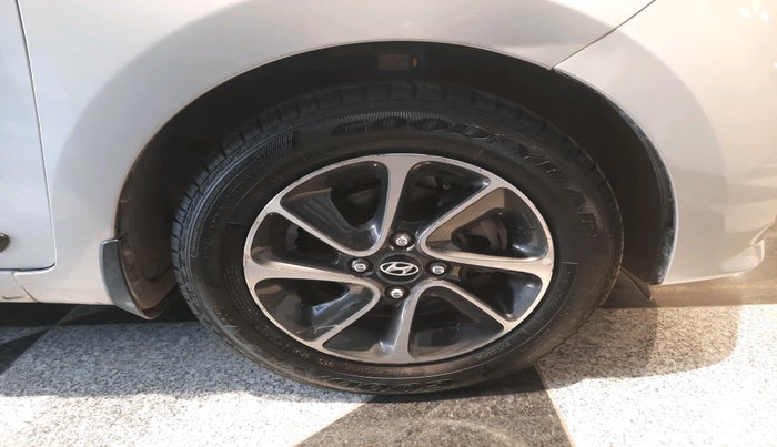 2017 Hyundai Grand i10 SPORTZ (O) AT 1.2 KAPPA VTVT, Petrol, Automatic, 84,353 km, tyre