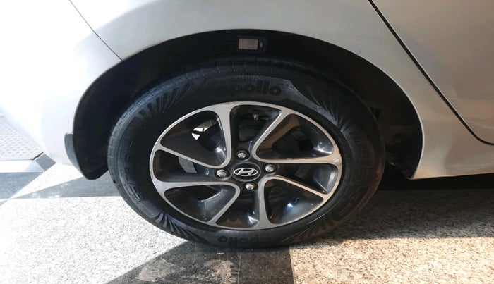 2017 Hyundai Grand i10 SPORTZ (O) AT 1.2 KAPPA VTVT, Petrol, Automatic, 84,353 km, tyre