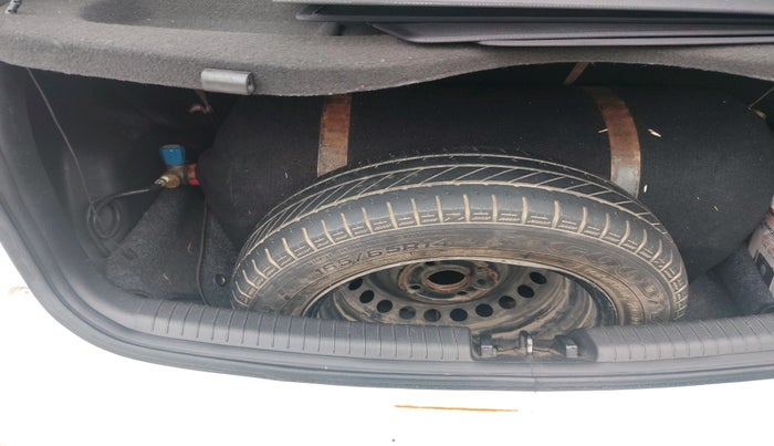 2017 Hyundai Grand i10 SPORTZ 1.2 KAPPA VTVT, Petrol, Manual, 1,00,292 km, tyre